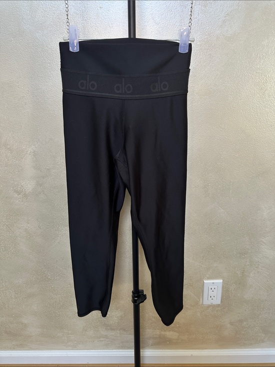 ALO Yoga Pants - ALO Yoga Black High-Rise Capri Leggings sz small